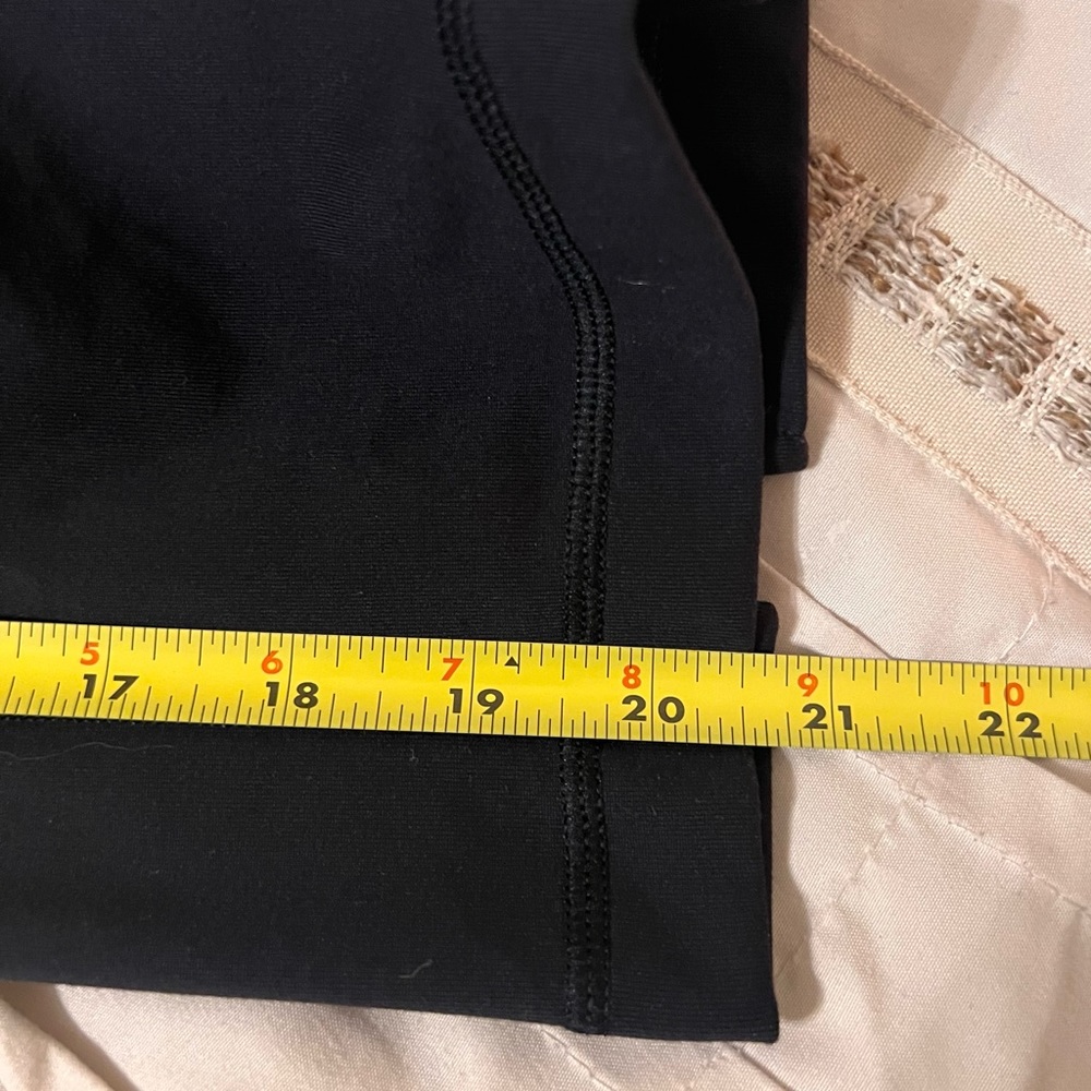 Lululemon Yoga Leggings Womens Size 8 Black Pink Cropped Capris Slit - Picture 8 of 12